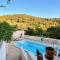 La petite maison sur la colline - Piscine privée