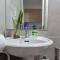 Private condo w/ balcony near Batasan, Ateneo, UP, Diliman, The Residences at Commonwealth - 马尼拉