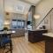 345 Edgewater Inn