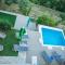 Holiday home in Omis with terrace, air conditioning, WiFi, washing machine 5202-1 - أوميس