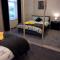Springfield Apartment - Train to Glasgow or Edinburgh - Private Parking & Wifi - Airdrie