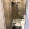 En-suite room with a superking size bed and balcony - 伦敦