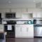 Capitol Hill Modern Studio with Free Parking!