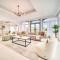Seaside 5BR Villa with Assistant's Room and Beach Access on Palm Jumeirah by Deluxe Holiday Homes - 迪拜