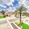 Seaside 5BR Villa with Assistant's Room and Beach Access on Palm Jumeirah by Deluxe Holiday Homes - 迪拜