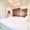 Seaside 5BR Villa with Assistant's Room and Beach Access on Palm Jumeirah by Deluxe Holiday Homes - 迪拜