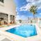 Seaside 5BR Villa with Assistant's Room and Beach Access on Palm Jumeirah by Deluxe Holiday Homes - 迪拜