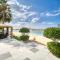 Seaside 5BR Villa with Assistant's Room and Beach Access on Palm Jumeirah by Deluxe Holiday Homes - 迪拜