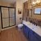 Red Rock Run - Luxury 6 BR Secluded Home with Hot Tub & Linens