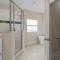 Ocean Breeze- Chic Steps to beach Family Friendly