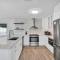 NEW Palm Tree Paradise -Close To The Beach! Beautiful Heated Pool!