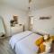 Nice beachside 2-BD apt near Barcelona