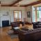 Spectacular Hamilton Lake Views