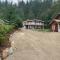 Shuswap, Sun Filled, Pet Friendly, Beach House & Cottage