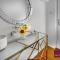 Wokingham - 2 Bedroom Maisonette - With Parking
