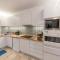 Charming House in Caniço with Pool and Terrace - Caniço