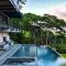 Odyssey Villa, 3 bedrooms with Pool!