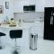 Luxury Studio only 5 miles to IAH - همبل