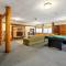 Front Lodge at Rainier Lodge, 1 min drive to Mt Rainier entrance