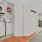 Corinda Cottage - 4 bedroom pet friendly five minute walk to town and Ovens River.