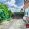 Sunninghill Village - 2 Bed - Parking and garden