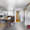 Wokingham - 2 Bed House with parking and garden