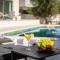 Beachfront Villa Ines with Pool - 卡什泰拉