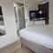 Beckenham- Stunning Double Bedroom With En-suite in SHARED APARTMENT - Elmers End