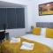 ETIHCITY - 3 Bedroom Semi - Free Parking near Etihad Stadium, Tourist attractions, Manchester City Centre, Transport and Motorway Links next to McDonalds - Sky n Netflix