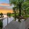 LUX Treehouse on Private Lake next to Lake Conroe with Game room, Paddleboards, Lake Views, and more! - مونتغومري