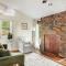 Modern w Hot Tub, Sauna, WiFi, Fire Pit, Grill, Deck