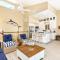 Multi Level Oceanfront Home with Patio on the Beach, Fire pit and 2 car garage - 纽波特海滩