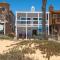 Multi Level Oceanfront Home with Patio on the Beach, Fire pit and 2 car garage - 纽波特海滩