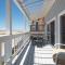 Multi Level Oceanfront Home with Patio on the Beach, Fire pit and 2 car garage - 纽波特海滩