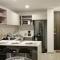 Apartamento moderno con balcón o terraza