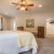 Skytop Chalet Pet Friendly, Hot Tub and Views