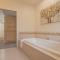 Skytop Chalet Pet Friendly, Hot Tub and Views - بلاك ماونتن