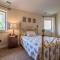 Skytop Chalet Pet Friendly, Hot Tub and Views