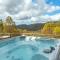 Skytop Chalet Pet Friendly, Hot Tub and Views - بلاك ماونتن