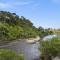 The Hide Away - Scenic Waterfront Escape