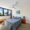 Ocean front central 3 bedroom apartment