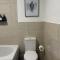 Modern 6-Bed Home Near Leeds City Centre