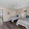 Blue Mist Villas Unit 201 offers King Bed Suite and Beach front Balcony in Cherry Grove - 默特尔比奇