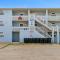 Blue Mist Villas Unit 201 offers King Bed Suite and Beach front Balcony in Cherry Grove - 默特尔比奇