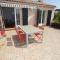 2 Chambres avec Grande terrasse de 25m² à 350M de la Plage