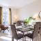2-Br steps from the Palais des Festivals