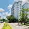 5-Bed Apartment Sleeps 10 - Wi-Fi - Free Parking