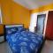 5-Bed Apartment Sleeps 10 - Wi-Fi - Free Parking