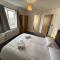 Spacious 2 Bed 2 Shower Apartment