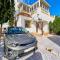 FABULOUS HOLIDAY HOUSE